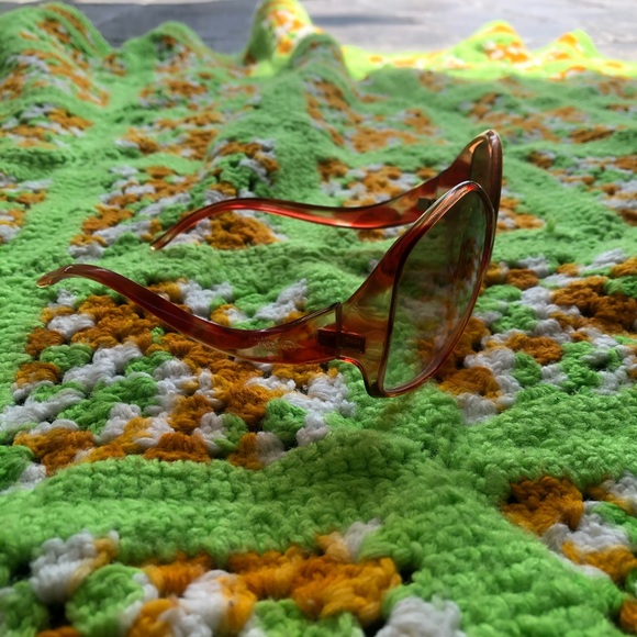 SOLD Vintage 70s Red Oversized Sunglasses - Picture 2 of 4